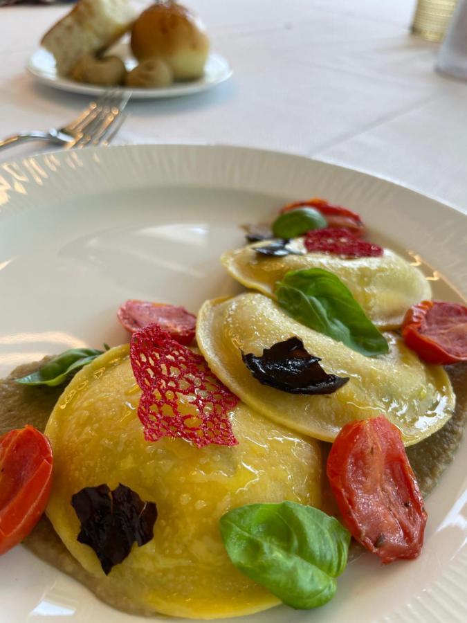 Antico Borgo Molino 7Cento Vicino Ai Giardini Di Ninfa Hotell Cori Eksteriør bilde